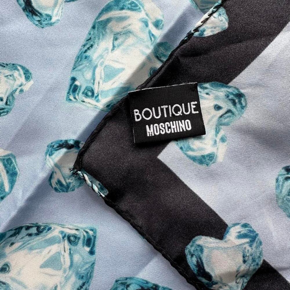 Boutique moschino blue white